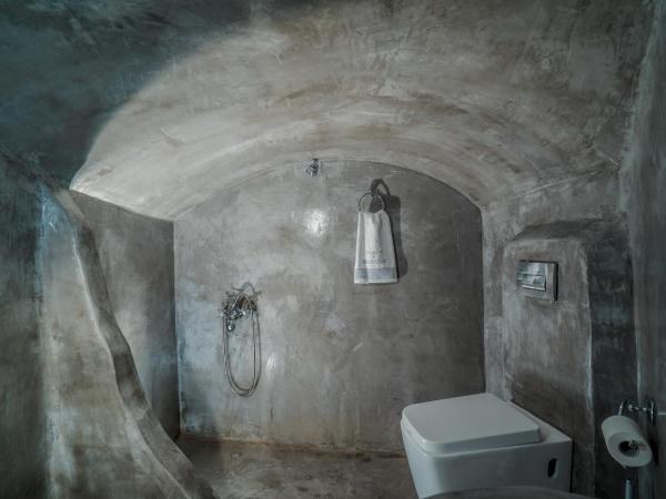Kaleidoscope Cave Houses : photo 7 de la chambre maison troglodyte 1 chambre avec bain à remous extérieur - vue sur caldeira