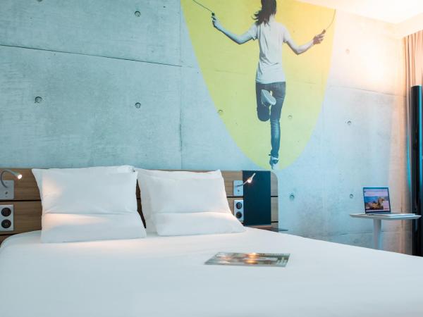 Novotel Wrocław City : photo 5 de la chambre chambre double supérieure avec canapé