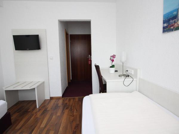 Hotel Olympia : photo 3 de la chambre chambre lits jumeaux confort avec douche
