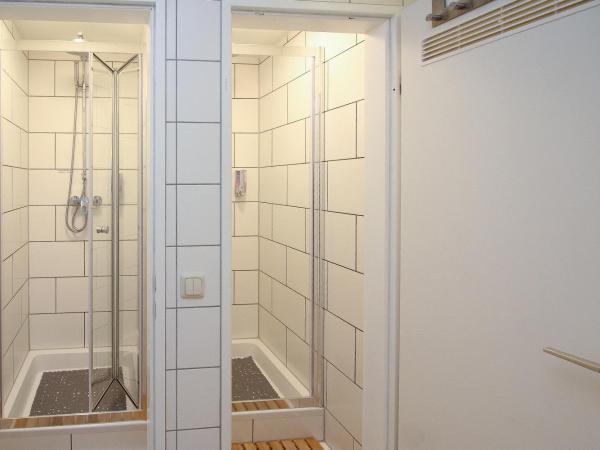 Hotel Olympia : photo 5 de la chambre chambre double avec douche et toilettes communes