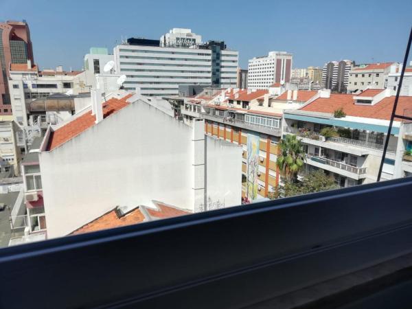 Republica83-Campo Pequeno Home : photo 2 de la chambre chambre double avec salle de bains privative