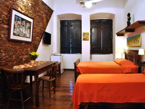 Studio do Carmo Galeria de Artes e Pousada : photo 1 de la chambre suite triple
