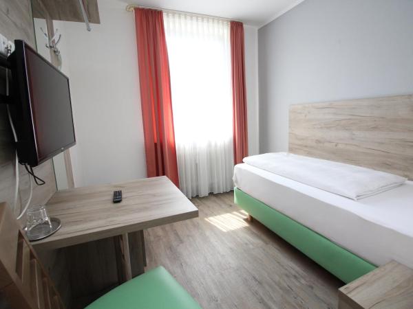 Hotel Pension Köberl : photo 4 de la chambre chambre simple confort avec salle de bains privative