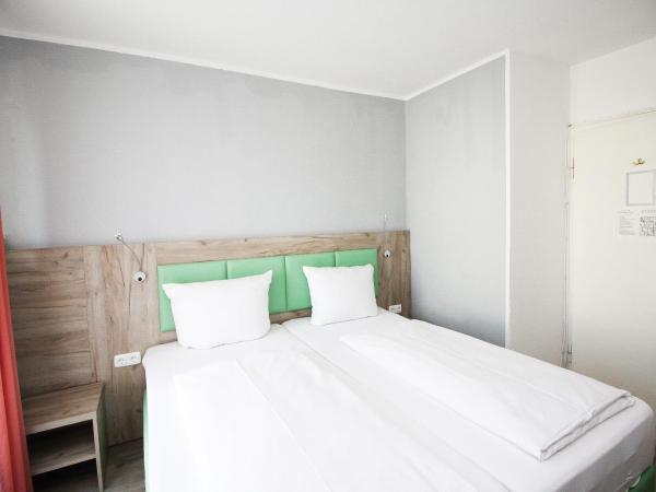 Hotel Pension Köberl : photo 4 de la chambre chambre double confort avec salle de bains privative