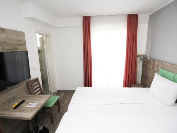 Hotel Pension Köberl : photo 7 de la chambre chambre double confort avec salle de bains privative
