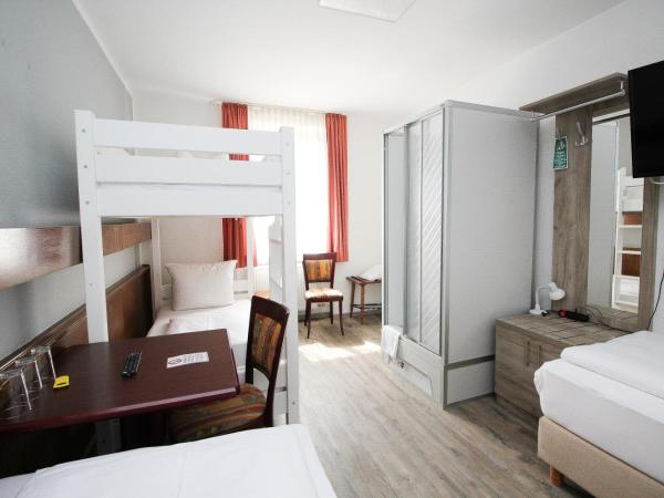 Hotel Pension Köberl : photo 4 de la chambre budget triple room with shower and shared toilet 