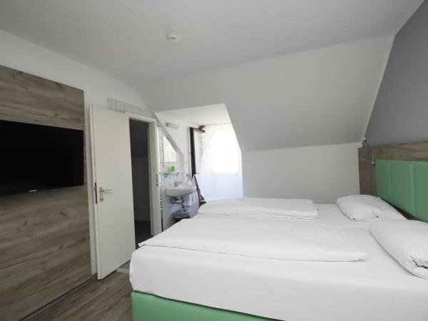 Hotel Pension Köberl : photo 8 de la chambre chambre double confort avec salle de bains privative