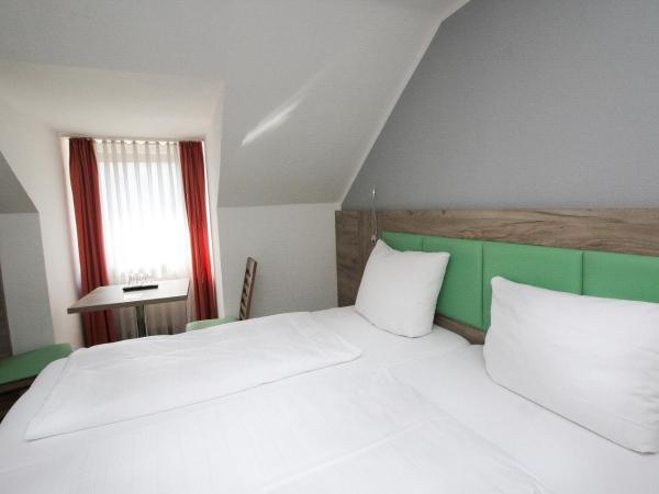 Hotel Pension Köberl : photo 4 de la chambre chambre triple confort avec salle de bains privative