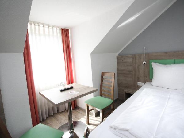 Hotel Pension Köberl : photo 9 de la chambre chambre double confort avec salle de bains privative