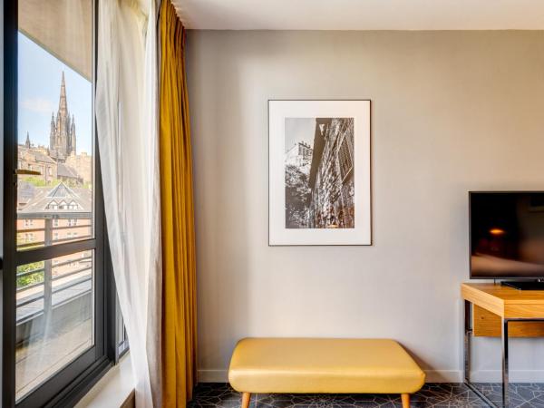 Apex Grassmarket Hotel : photo 1 de la chambre chambre deluxe avec balcon - vue sur château