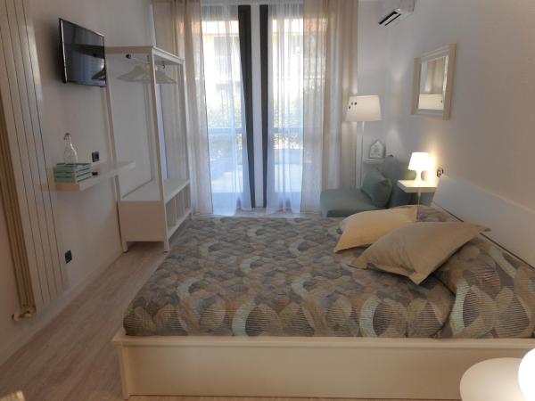 Borgo Antico Rooms Self Check-in : photo 2 de la chambre chambre triple avec terrasse