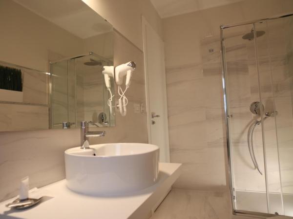 Khome Rooms & Apartment : photo 7 de la chambre suite lit king-size avec balcon