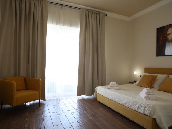 Khome Rooms & Apartment : photo 3 de la chambre suite lit king-size avec balcon