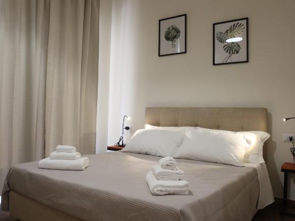 Khome Rooms & Apartment : photo 2 de la chambre chambre lit king-size avec balcon