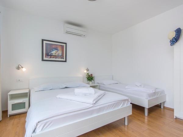 Villa Gloria : photo 1 de la chambre chambre triple