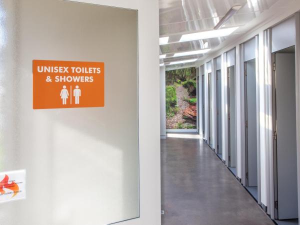 Taupo Debretts Spa Resort : photo 3 de la chambre grand chalet standard avec salle de bains commune