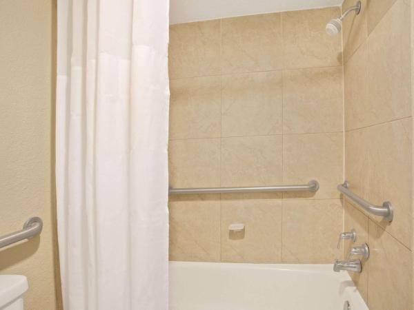 Days Inn by Wyndham Orlando Airport Florida Mall : photo 3 de la chambre chambre 2 lits queen-size - non-fumeurs