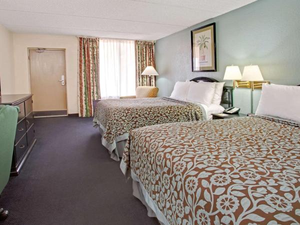 Days Inn by Wyndham Orlando Airport Florida Mall : photo 1 de la chambre chambre 2 lits queen-size - non-fumeurs