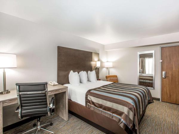 Wingate by Wyndham Louisville Airport Expo Center : photo 10 de la chambre queen room - non-smoking - highway view