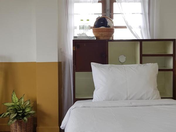 DoubleTree House : photo 8 de la chambre chambre simple avec salle de bains commune