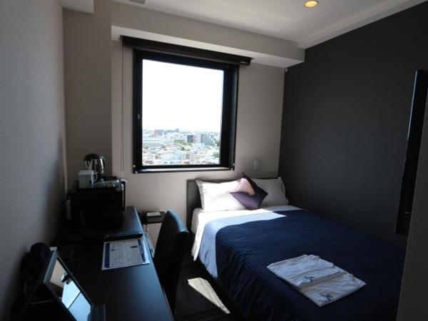 HOTEL LiVEMAX Takadanobaba Ekimae : photo 1 de la chambre chambre avec petit lit double - non-fumeurs