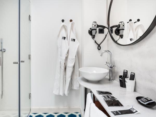 One Shot Palacio Conde de Torrejón 09 : photo 4 de la chambre chambre double avec terrasse