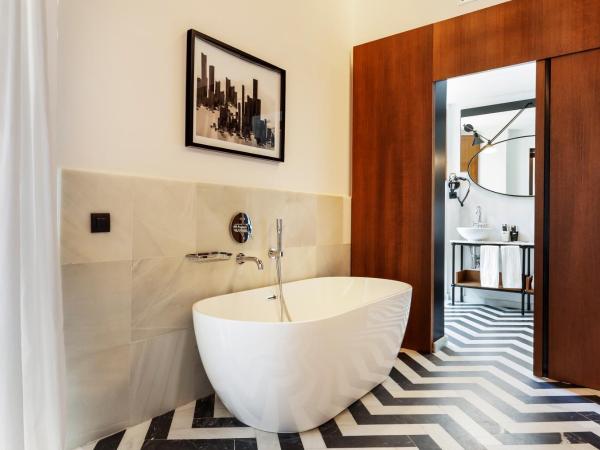 One Shot Palacio Conde de Torrejón 09 : photo 7 de la chambre suite