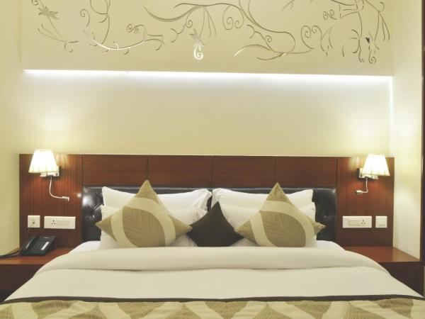 Hotel Regent Grand : photo 9 de la chambre premium room with complimentary upgrade to next category