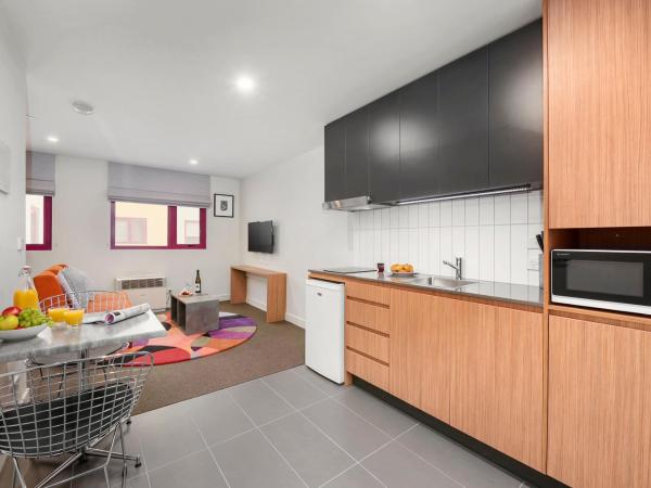 Plum Serviced Apartments Carlton : photo 4 de la chambre appartement deluxe