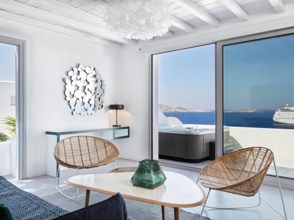 Kouros Hotel & Suites : photo 8 de la chambre hébergement deluxe avec jacuzzi extérieur - vue sur mer