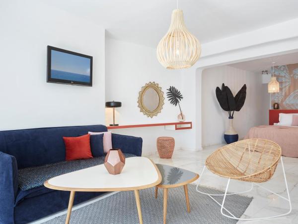 Kouros Hotel & Suites : photo 10 de la chambre hébergement deluxe avec jacuzzi extérieur - vue sur mer