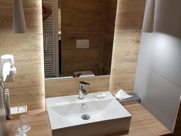 Hotel Zena Beauty & Shopping Center : photo 7 de la chambre chambre double deluxe avec balcon