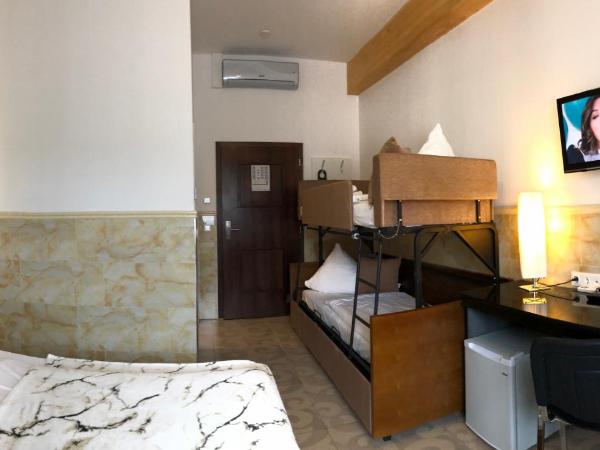 Hotel Vogelweiderhof : photo 2 de la chambre chambre familiale avec lits superposés