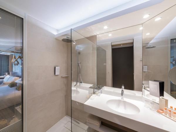 voco Strasbourg Centre - The Garden by IHG : photo 8 de la chambre chambre premium lit queen-size avec canapé-lit