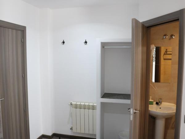 Hostal Abril Madrid : photo 6 de la chambre petite chambre double
