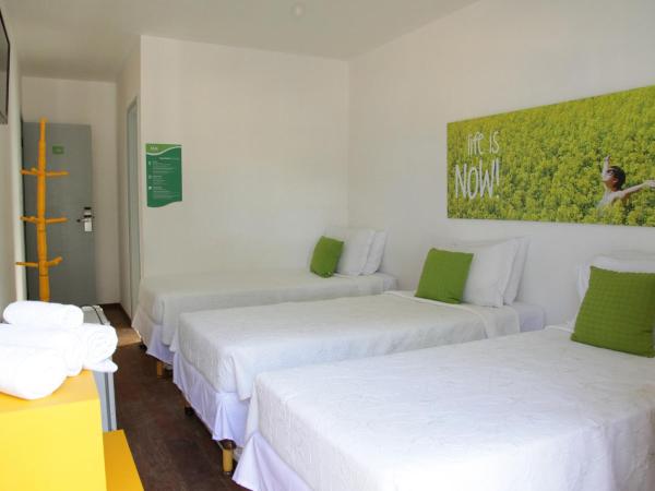 Lulu Pousada Buzios : photo 5 de la chambre chambre triple avec balcon