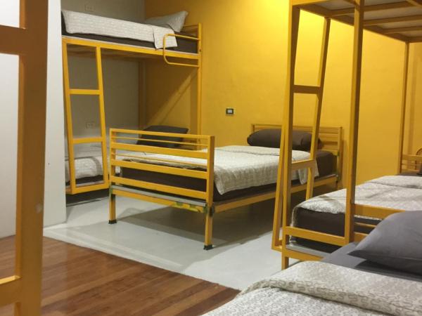 Phuket Sunny Hostel : photo 1 de la chambre lit dans dortoir mixte de 7 lits 