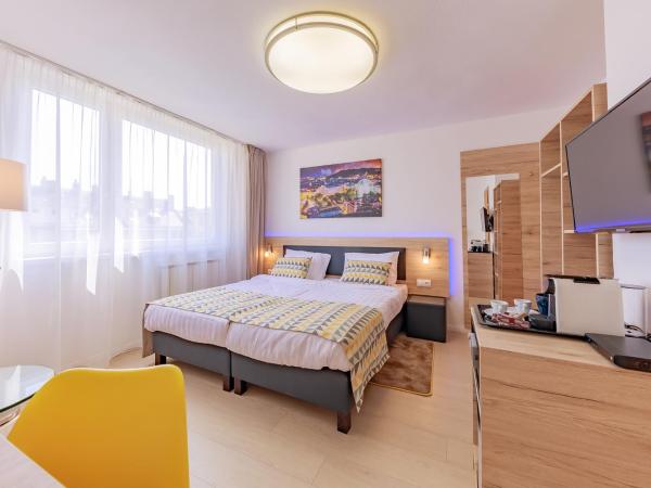 Christina Residence : photo 6 de la chambre chambre deluxe double ou lits jumeaux