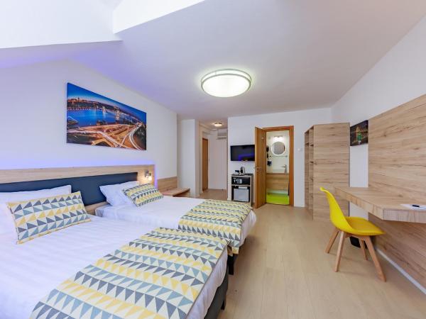 Christina Residence : photo 9 de la chambre chambre deluxe double ou lits jumeaux