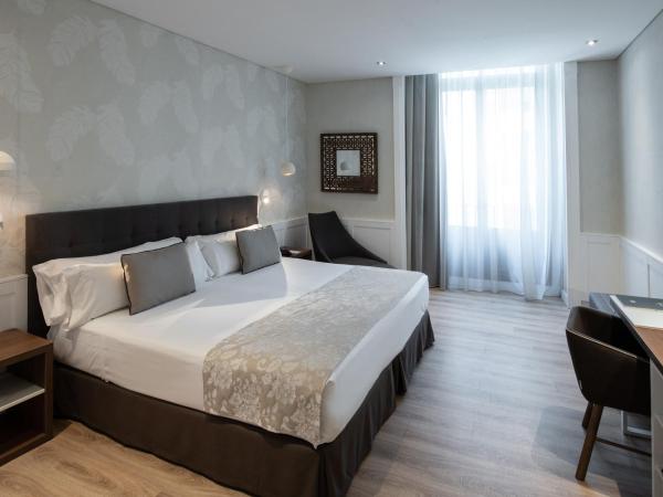 Catalonia Puerta del Sol : photo 2 de la chambre suite