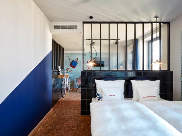 25hours Hotel Das Tour : photo 1 de la chambre grand hébergement sky