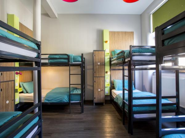 Kick Ass Greyfriars (18+) : photo 1 de la chambre lit dans dortoir mixte de 6 lits