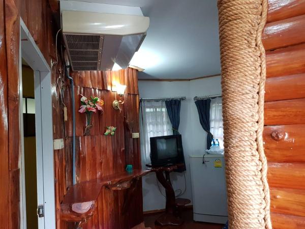 Sam's House Kanchanaburi : photo 4 de la chambre bungalow supérieur avec douche 