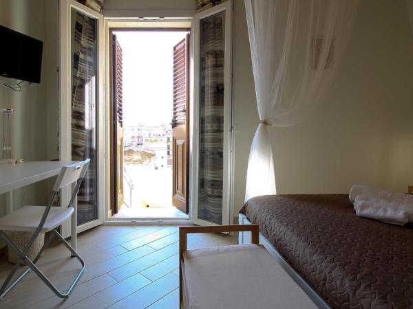 centruMaqueda : photo 6 de la chambre chambre double avec terrasse