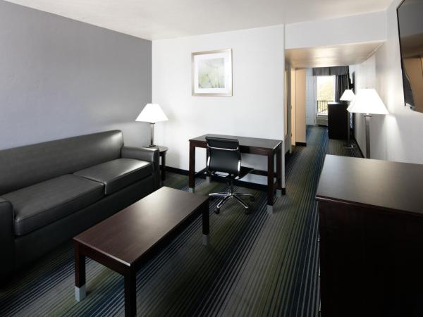 Red Lion Inn & Suites Tucson Downtown : photo 7 de la chambre suite lit king-size