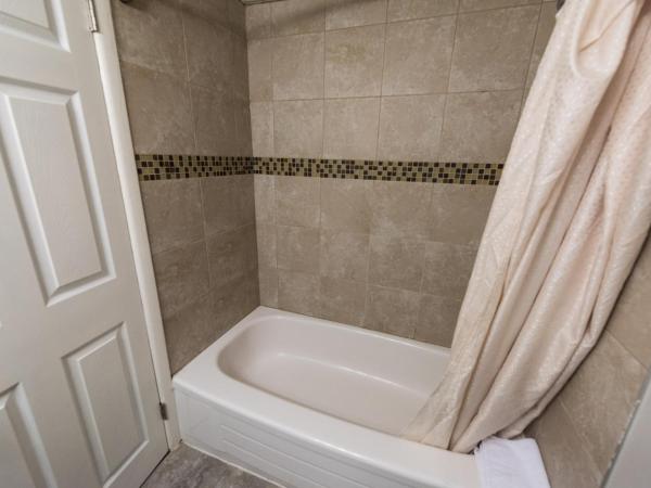 Olympia Lodge : photo 6 de la chambre chambre avec 2 grands lits queen-size 