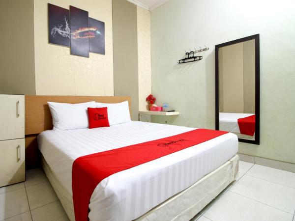 RedDoorz near Adisucipto Airport 3 : photo 4 de la chambre chambre double