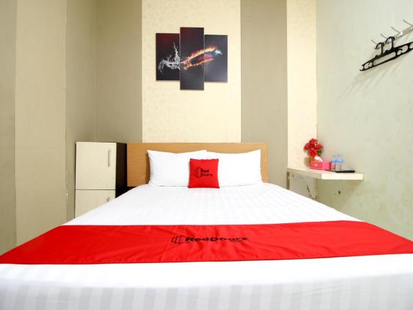 RedDoorz near Adisucipto Airport 3 : photo 5 de la chambre chambre double