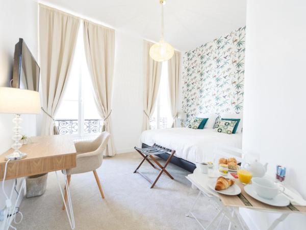 Maison de Lignières - Guest House - Paris quartier Champs-Elysées : photo 2 de la chambre chambre de luxe avec salle de bains privative séparée