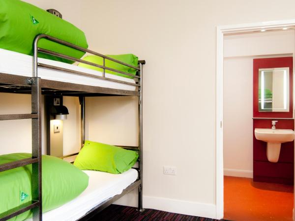 YHA York : photo 4 de la chambre lit superposé en dortoir masculin avec salle de bains commune